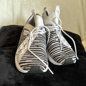 PUMA Men's Enzo Peak Sneaker, US 10, Black / White